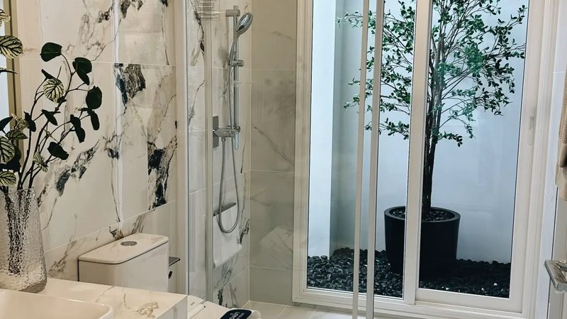 在选购工商业光伏组件时，以下指标值得关注：